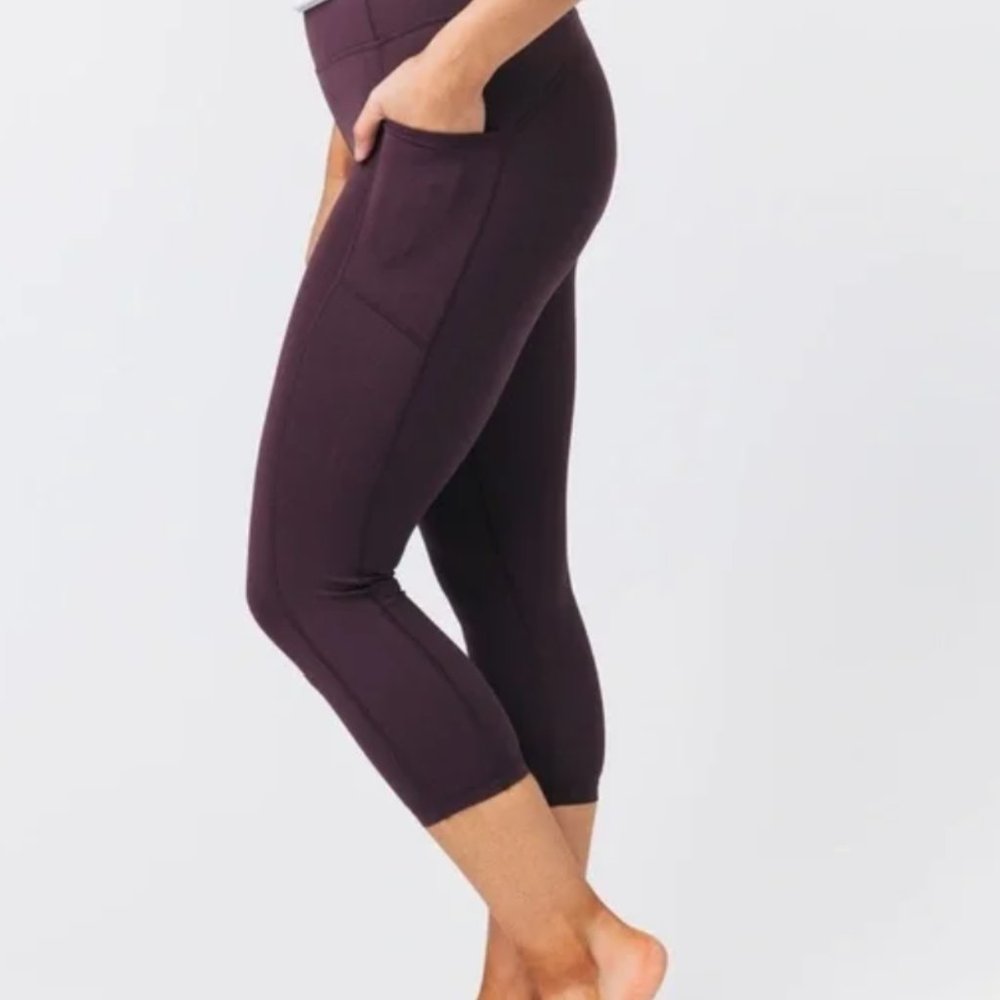 Zyia Active Women’s Wine Pocket Brilliant Hi-Rise Capri Leggings Sz 8-10 Purple